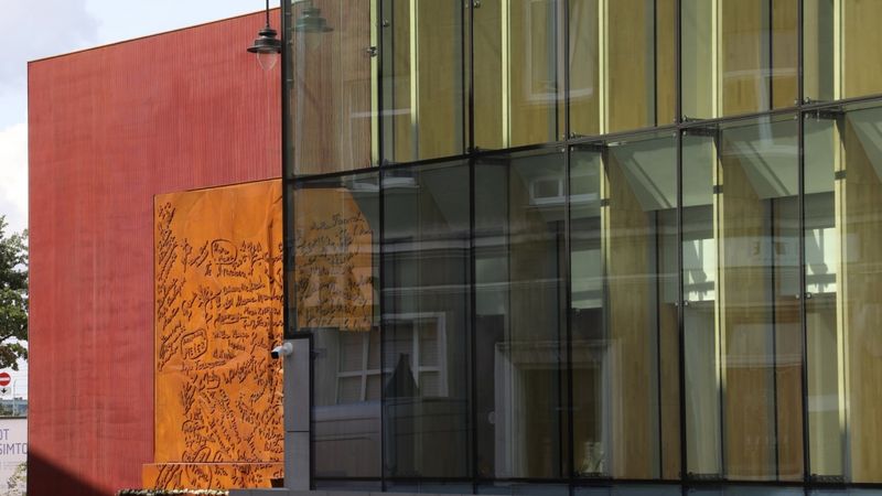 Latvijas Okupācijas muzeja fasādei nodarīts kaitējums
