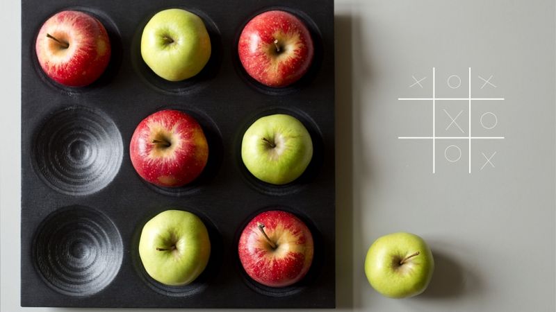 Latvijā radīts dizaina trauks, kurā spēlēt desas