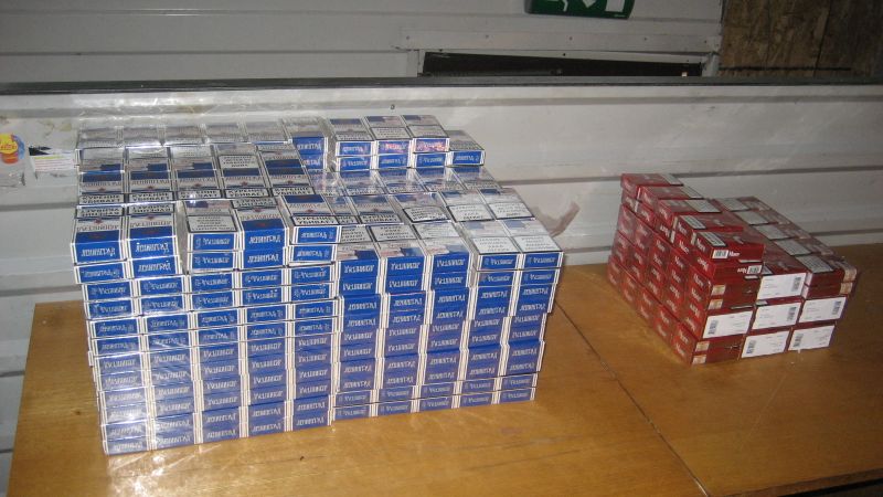 VID darbinieki aiztur 13 tūkstošus kontrabandas cigarešu