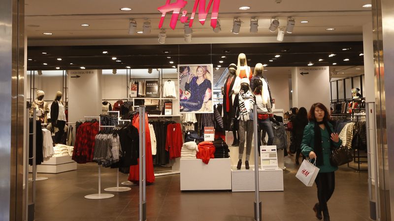H&M Šveicē darbiniekiem maksās vairāk nekā 18 eiro stundā