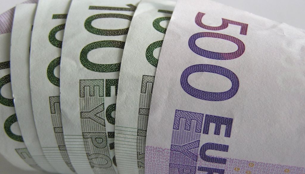 Maternitātes pabalstā izkrāpj 5900 eiro