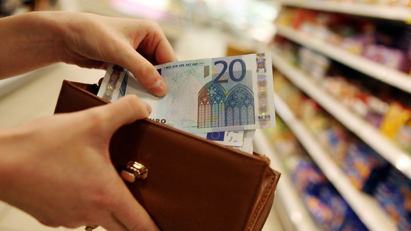Rīgā vidējā neto mēnešalga ir 852 eiro, Latgalē – 555 eiro