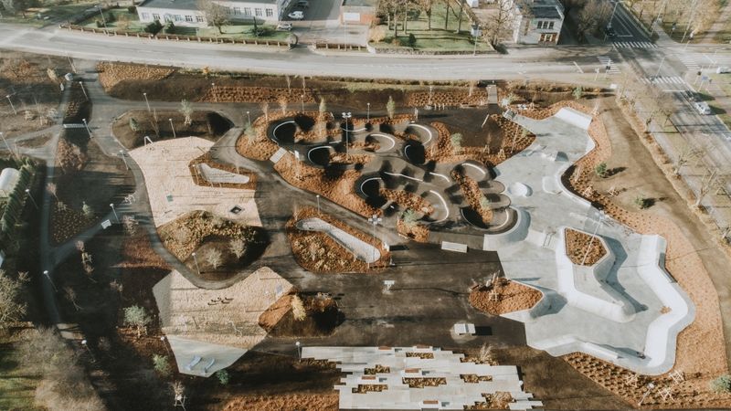 Par vairāk nekā miljonu eiro Valmierā izveidots sporta un aktīvās atpūtas parks Mežs