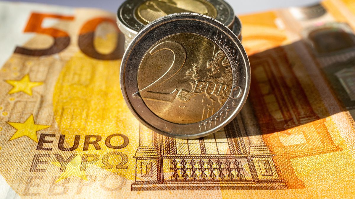 Latvija ar valsts ilgtspējīgo obligāciju emisiju piesaistījusi miljardu eiro