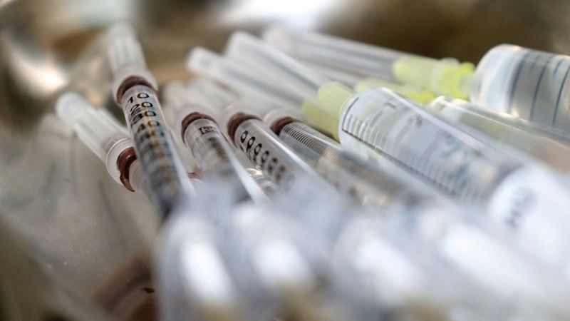 EK vēršas tiesā pret AstraZeneca par vakcīnu līguma pārkāpumu