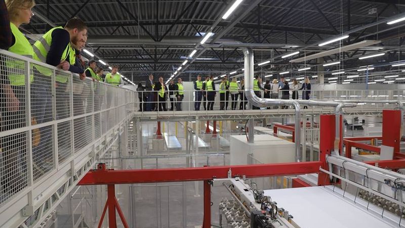 Lietuvā atklāta jauna mēbeļu ražotne 53 miljonu eiro vērtībā