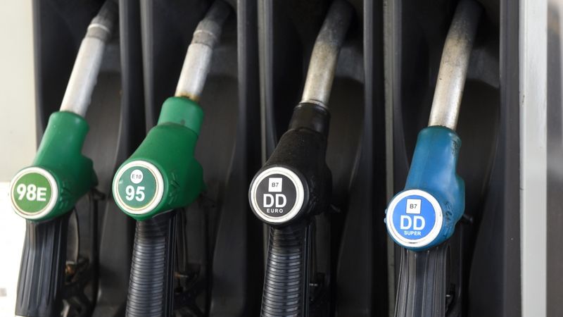 Iepriekš nebrīdinot, pārbaudīs benzīna un dīzeļdegvielas kvalitāti