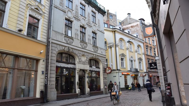 FOTO: Audēju ielas nama izsoles sākumcena sarukusi par miljonu