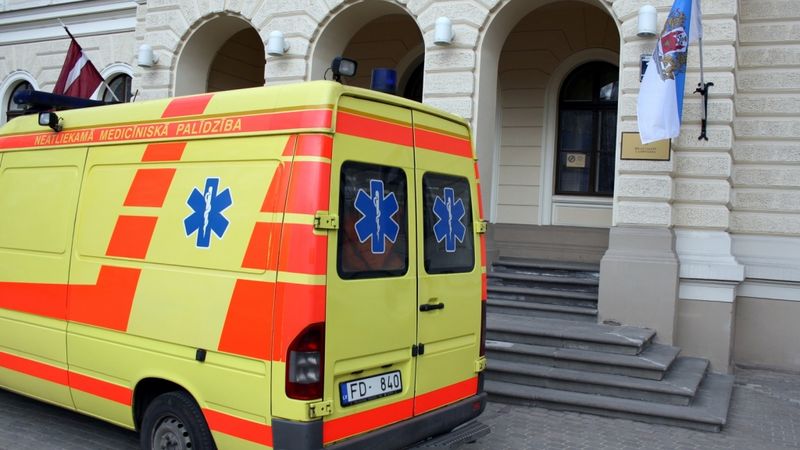 Keris prasa 90 miljonus eiro mediķu atalgojumam, lai novērstu veselības aprūpes sabrukšanu