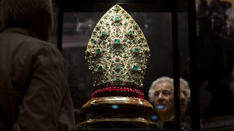 Izrāda kolekciju, kas vērtīgāka par britu troņa un Krievijas caru dārgumiem kopā