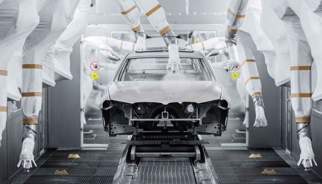 BMW pasaulē atsauc simtiem tūkstošu automobiļu