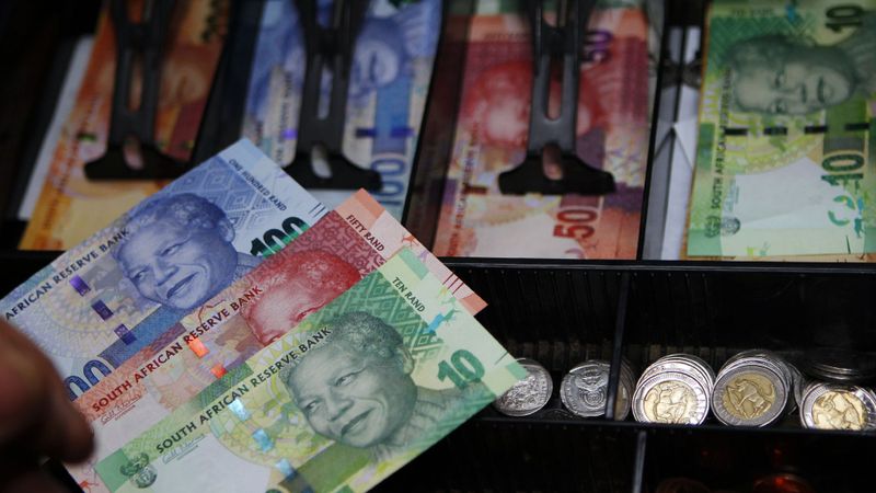Dienvidāfrika pauž «dziļu pateicību», laižot apgrozībā Nelsona Mandelas banknotes