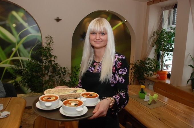 Kafejnīcu pārņem bez mammas ziņas