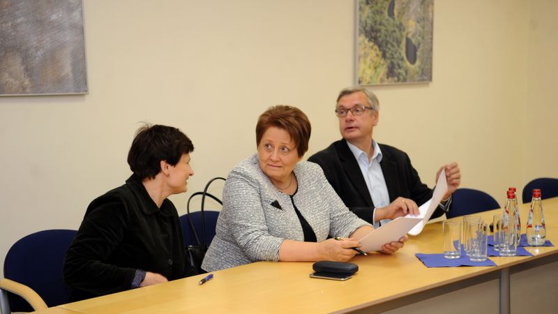 Koalīcija atbalsta Straujumas kandidatūru premjera amatam; dala atbildības jomas