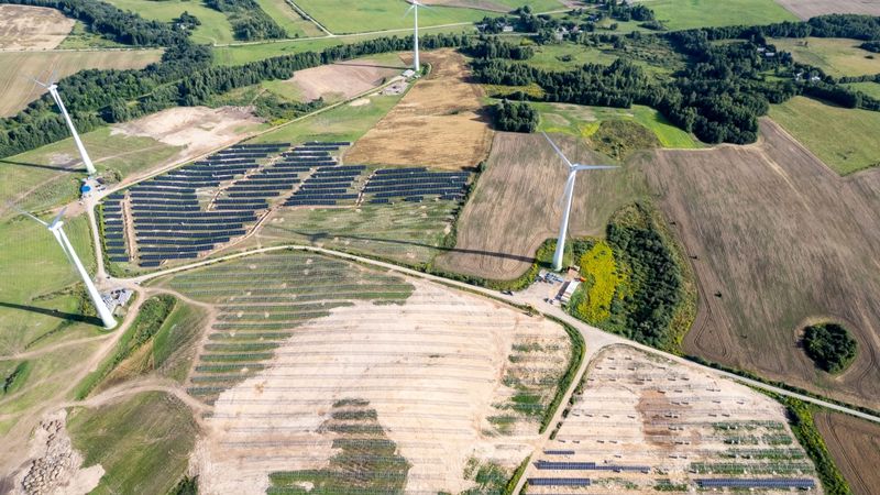 Pētīs atjaunojamās enerģijas staciju ietekmi uz vidi