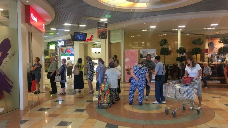 Bankas Citadele filiālēs vērojams ļoti liels klientu pieplūdums