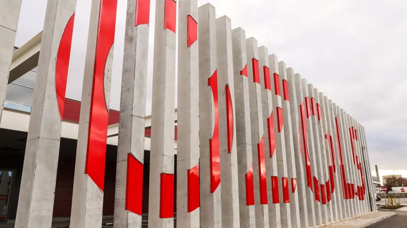 Ieguldot 35 miljonus eiro, pabeigta iepirkšanās centra Ozols būvniecība