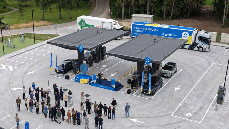 Ignitis ON atklāj elektroauto uzlādes centru ceļā uz Klaipēdu