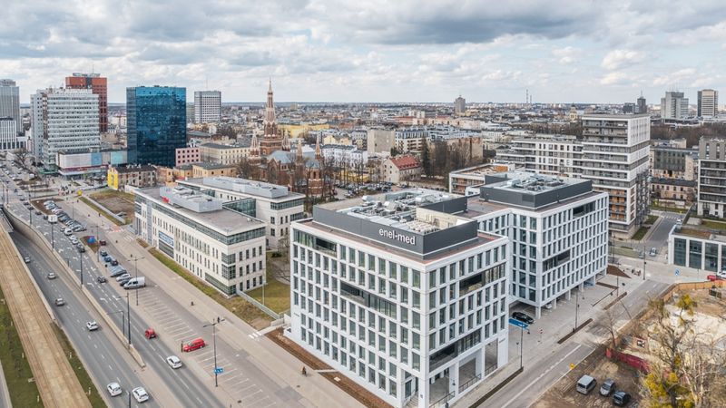 Par 32,5 miljoniem eiro Summus Capital iegādājas biroju ēku Lodzā