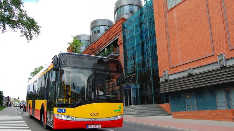 Pa Rīgas ielām kursēs šādi Solaris autobusi, tikai zilā krāsā