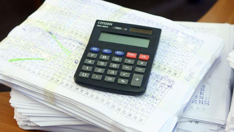Grāmatveža un mazumtirdzniecības pārdevēja profesijai pēc 20 gadiem prognozē galu