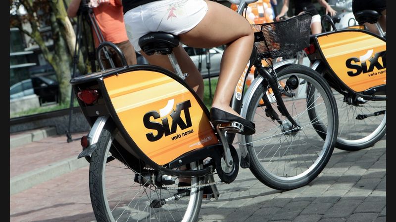 Galvaspilsētā sāk darboties velo nomas punkti