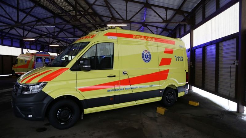 FOTO: Mediķu brigādes reģionos saņems jaunus auto