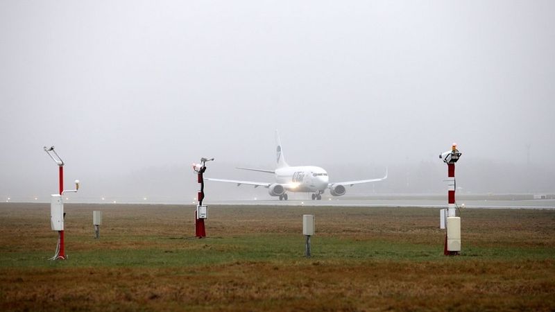 No Viļņas lidostas neļauj pacelties Polijas aviokompānijas lidmašīnai