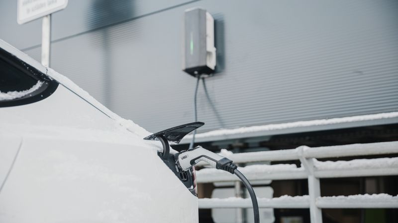 Eleport uzstādīs elektroauto uzlādes stacijas Rīgā, Berģos un Ogrē