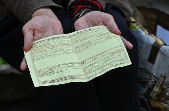 Vieta pie pareizticīgo katedrāles ubagotājam maksājot 10 latus