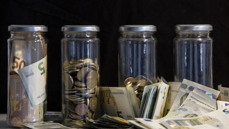 Latvijā bankās saistībā ar sankcijām pret Krieviju iesaldēti apmēram 17,5 miljoni eiro