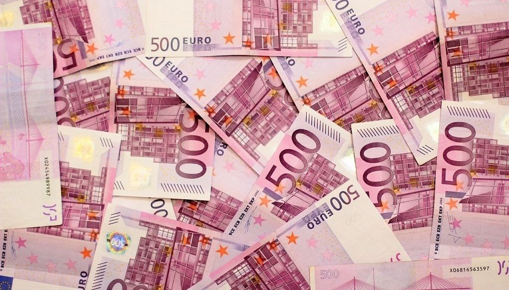 23,7 miljoni eiro krāpnieku rokās