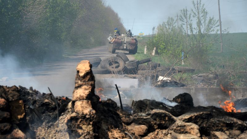 Pie Ukrainas robežas koncentrējas 200 krievu tanku