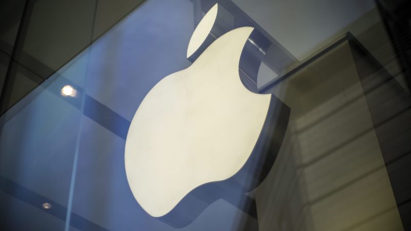 Vēršas Ģenerālprokuratūrā saistībā ar Apple tehnikas iepirkumu VARAM