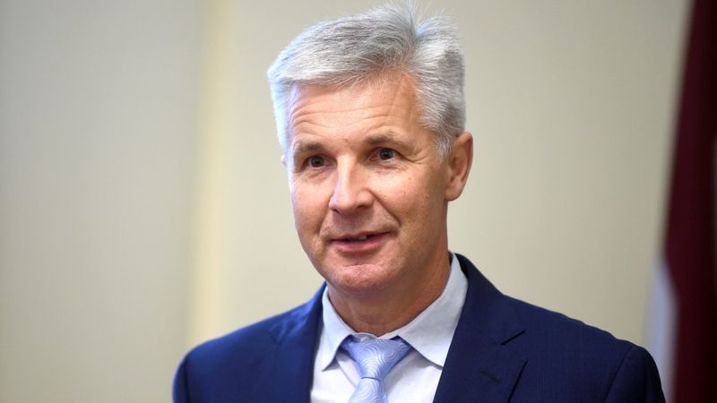 Kariņš par veselības ministra pienākumu izpildītāju ieceļ Pabriku