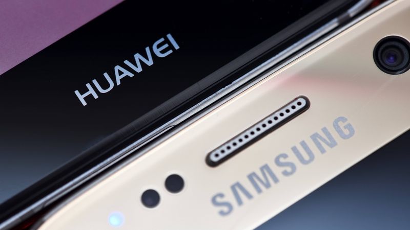 Samsung un Huawei atkal cīnās par troni