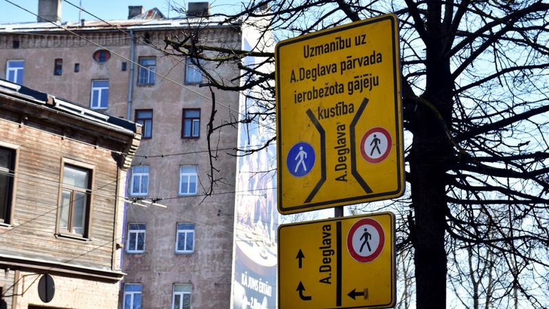 Neparedzētu defektu dēļ apturēti būvdarbi uz Augusta Deglava ielas satiksmes pārvada