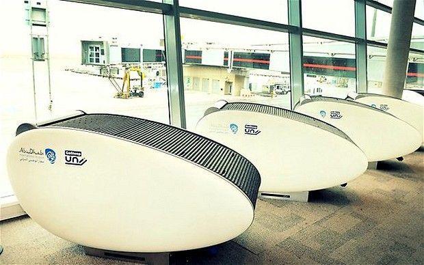 Abudabi lidostā debitē kokonveidīgie miega krēsli