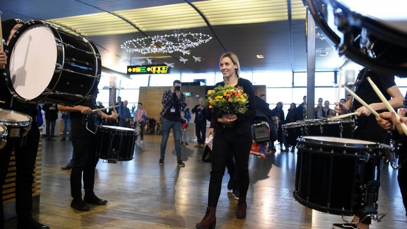 FOTO: Lidostā Rīga sveic septiņmiljono pasažieri