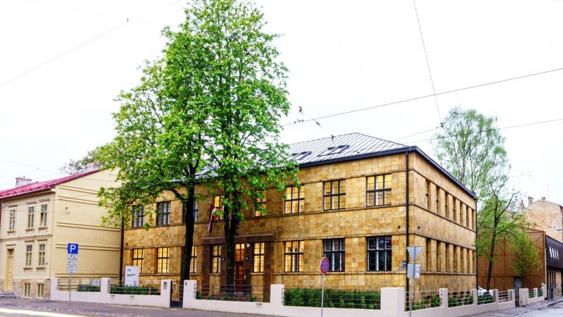 Iegulda 5 miljonus eiro vēsturiskas ēkas atjaunošanā Miera ielā