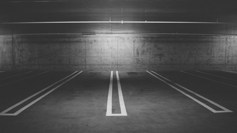 Vienam auto paredzēta stāvvieta pārdota par miljonu eiro