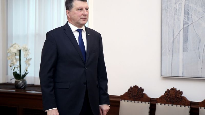 Papildināta - Prezidents vēl atliek jauna premjera amata kandidāta nominēšanu
