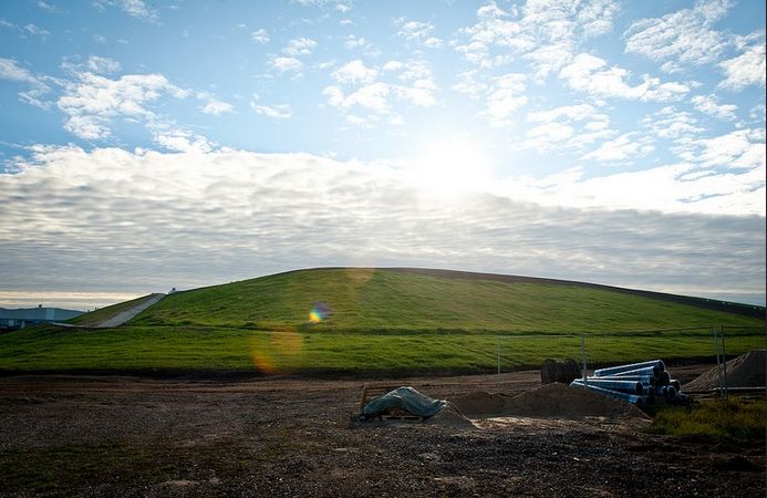 FOTO: Bijušās izgāztuves vietā par 8,38 miljoniem eiro taps Latvijā lielākā pikniku zona