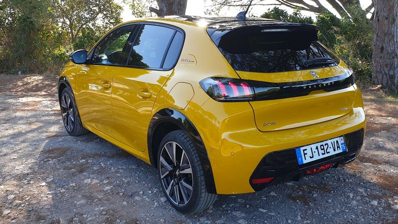 Peugeot 208 sāk elektroēru