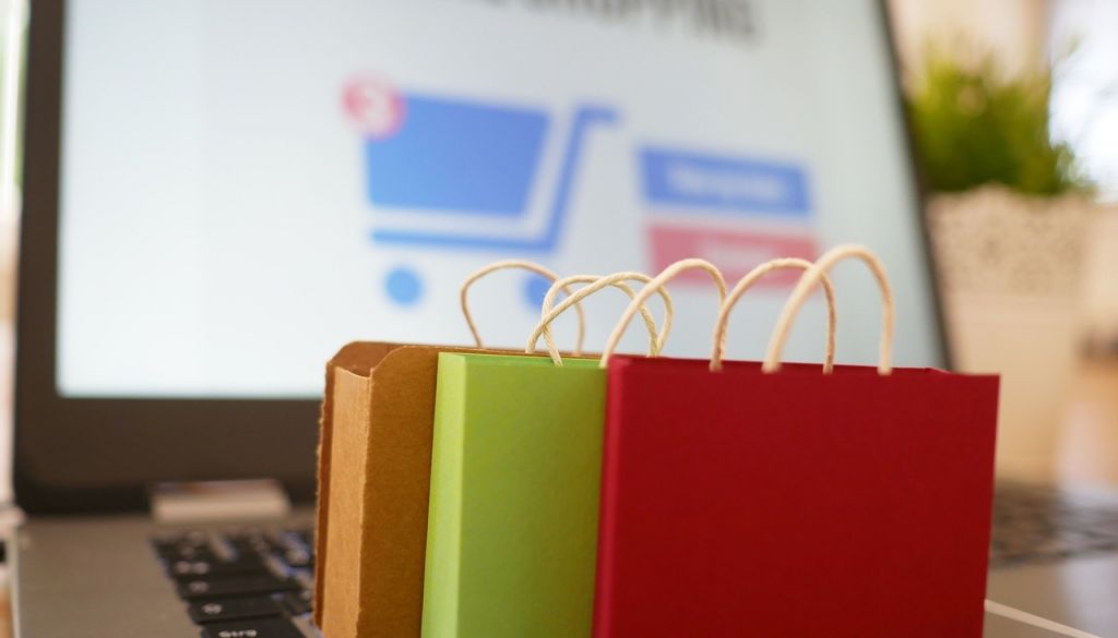 Aprīlī strauji auguši interneta tirdzniecības apjomi