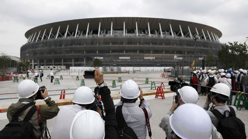 FOTO: Par vairāk nekā miljardu eiro tapis Tokijas olimpiskais stadions