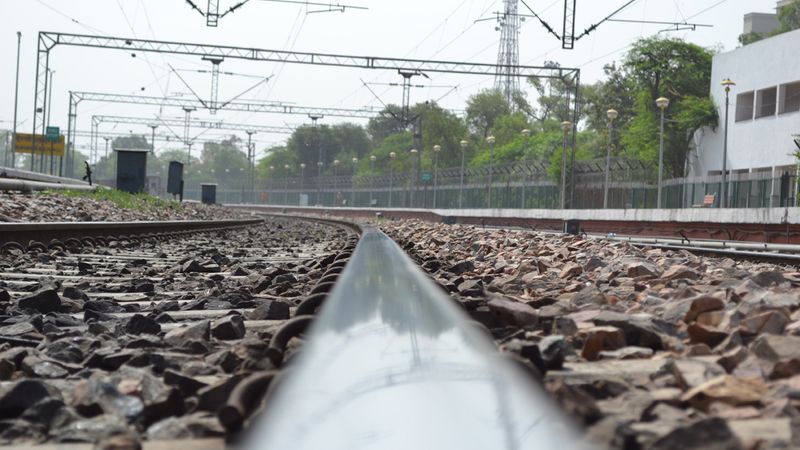 Dzelzceļa elektrifikācijas projekta atdevi lielā mērā noteiks attiecības ar Krieviju