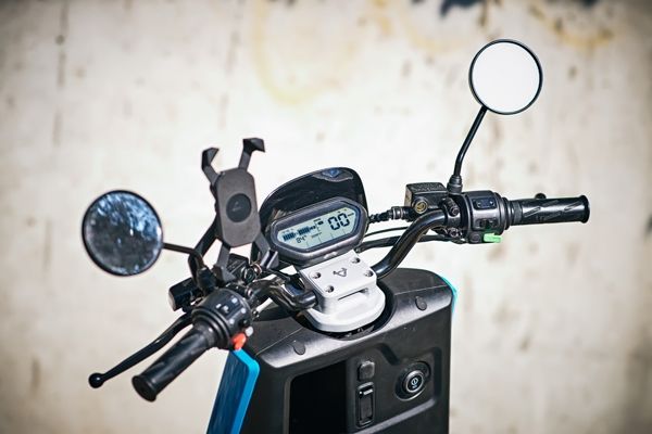 Darbu sāk vēl viens elektrisko motorolleru koplietošanas pakalpojuma sniedzējs