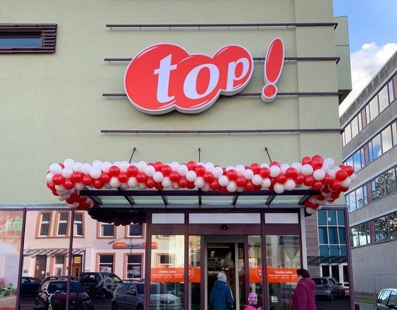 FOTO: Investējot gandrīz pusmiljonu eiro, Ventspilī atvērts veikals top!