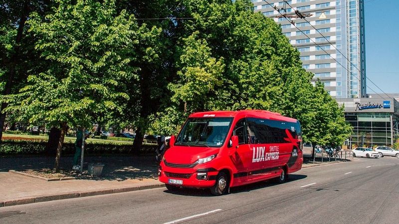 Lux Express slēdzis komercmaršrutu starp Rīgas centru un lidostu